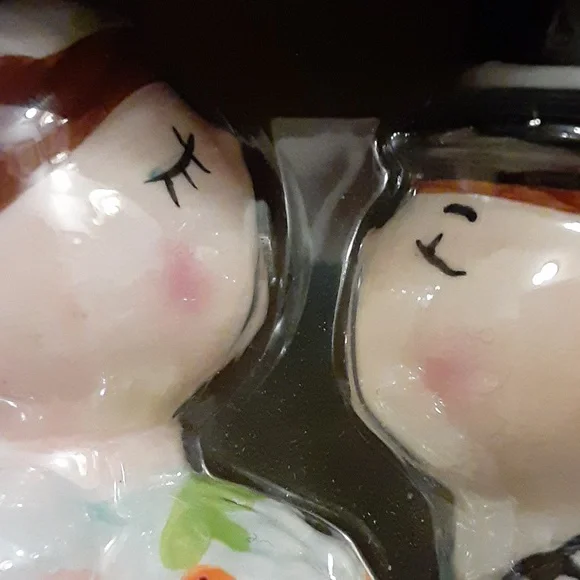 Westland Giftware Kissing Bride/Groom salt/pepper shakers white/black New in Box - Picture 14 of 14